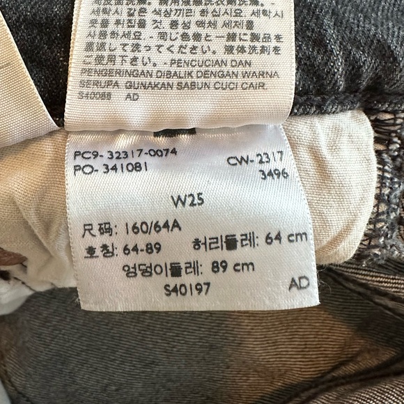 Levi’s jean shorts - Picture 4 of 4